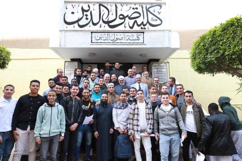 للاطمئنان على الأسئلة.. رئيس جامعة الأزهر يلتقي الطلاب الوافدين
