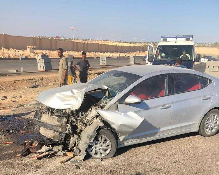 مصرع شخصين وإصابة 7 آخرين في حادث تصادم بطريق الواحات