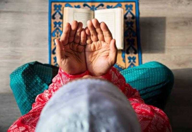علي جمعة: القلوب الضارعة تتعلق بالله ولا ترى في الكون إلا هو.. ولها 3 وظائف