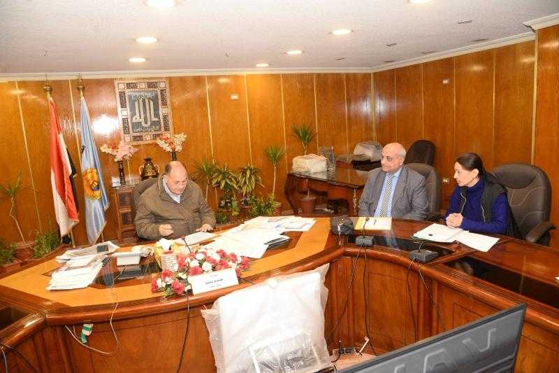محافظ أسيوط يتابع مستجدات مشروعات هيئة الأبنية التعليمية