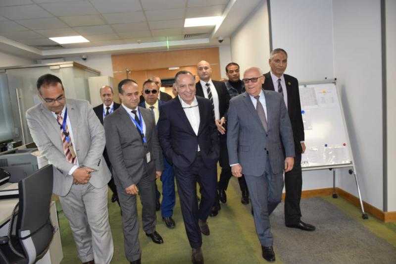 محافظ بورسعيد ورئيس الشركة المصرية لتكنولوجيا التجارة الإلكترونية يتفقدان المركز اللوجيستي للخدمات الجمركية