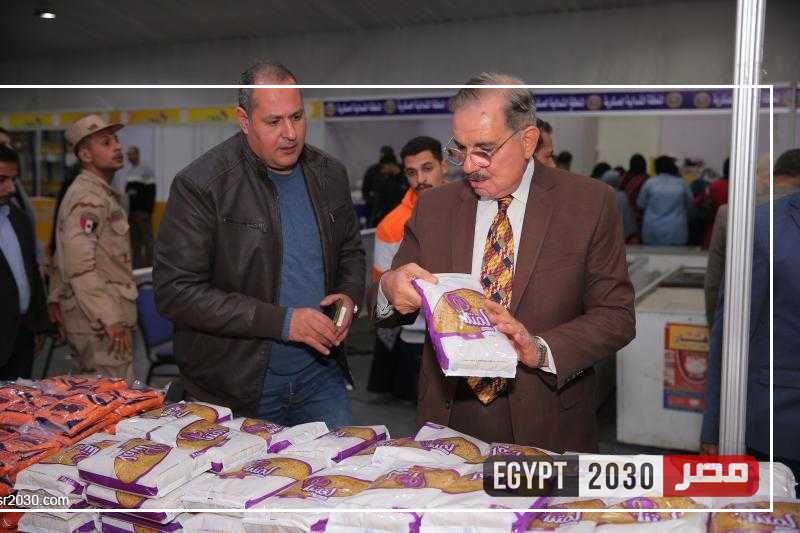 محافظ كفرالشيخ يتابع موقف توافر احتياجات المواطنين بمعرض السلع الأساسية المخفضة