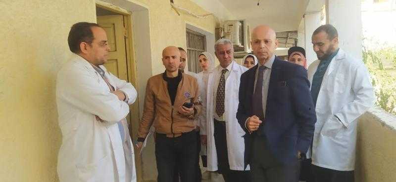 وكيل وزارة الصحة بالشرقية يتفقد الخدمات الطبية بمستشفى أبوحماد المركزي