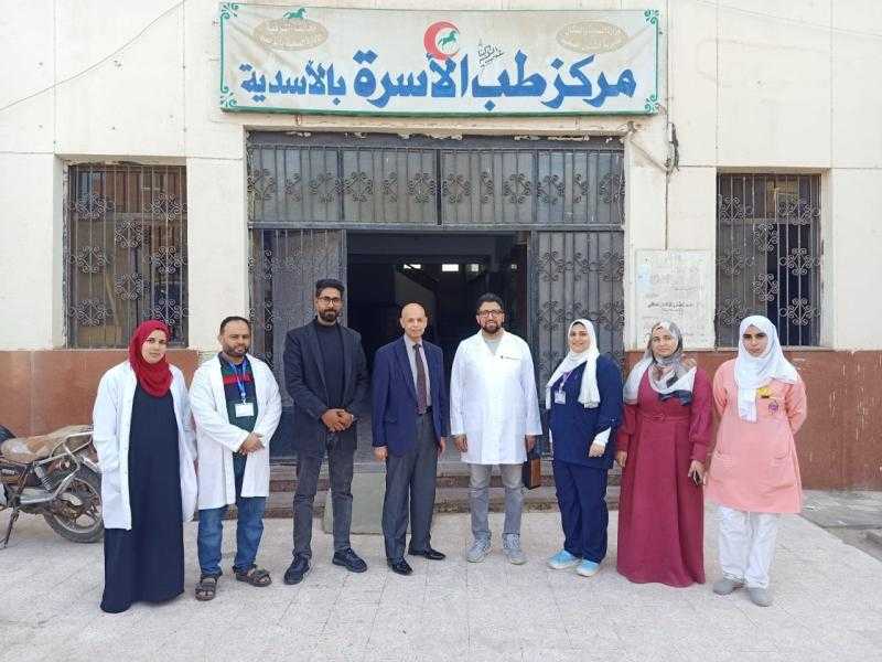 وكيل وزارة الصحة بالشرقية يتفقد سير العمل بمركز طب الأسرة بالإسدية بأبوحماد
