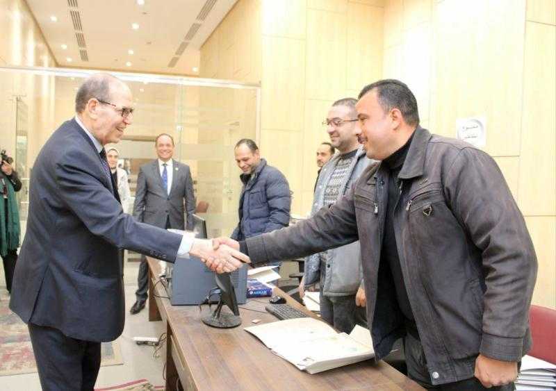 المستشار حافظ عباس يتفقد إجراءات سحب وتقديم الملفات للمتقدمين لوظيفة معاون نيابة إدارية