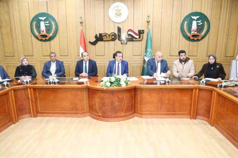 محافظ المنوفية يناقش آخر مستجدات الموقف التنفيذي لمشروعات حياة كريمة