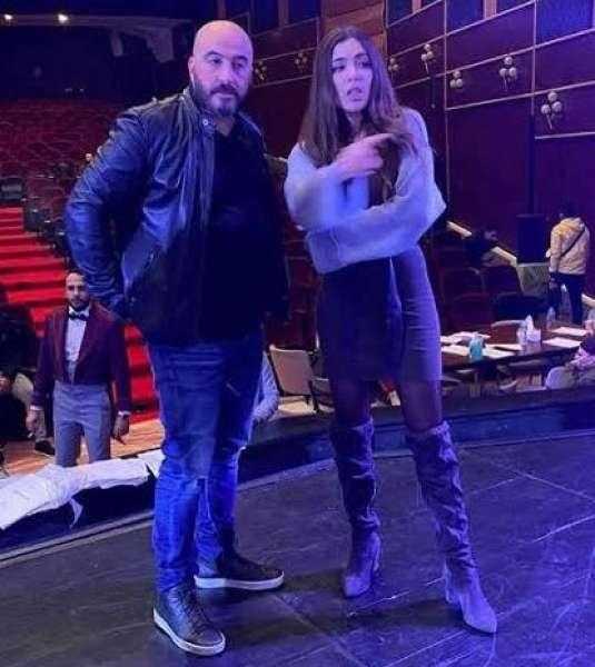 شاهد.. دنيا عبد المعبود مع زوجها مجدي الهواري من أمام الكعبة