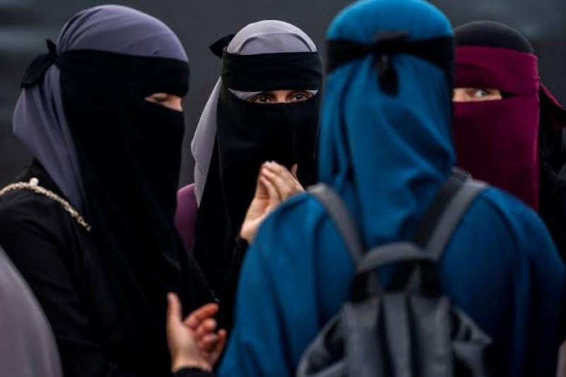 أمين الفتوى: النقاب لا معصية في خلعه