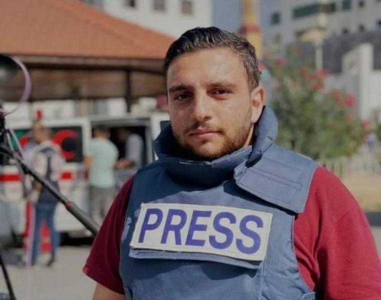 استشهاد الصحفي محمد الثلاثيني جراء قصف إسرائيلي على منزله في مدينة غزة