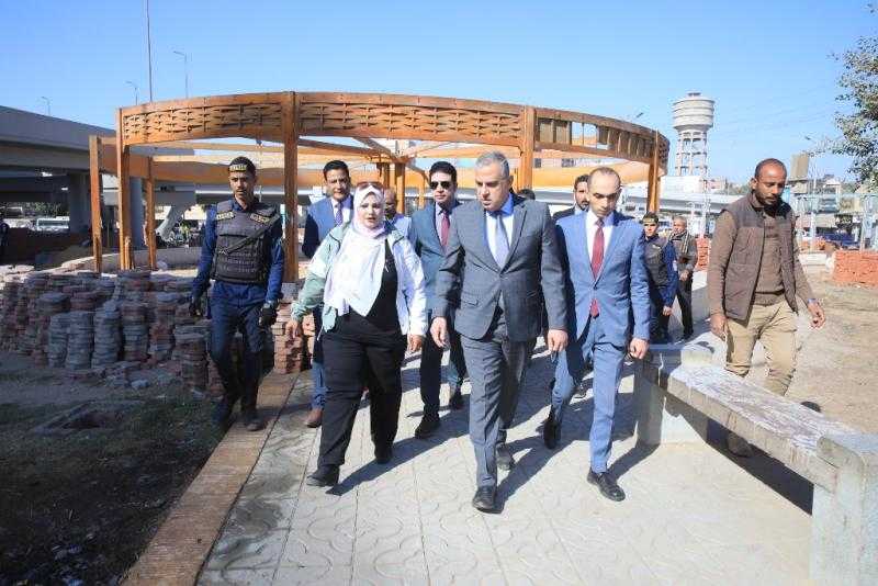 محافظ سوهاج يتفقد أعمال تطوير ورفع كفاءة الحديقة العامة بميدان الثقافة