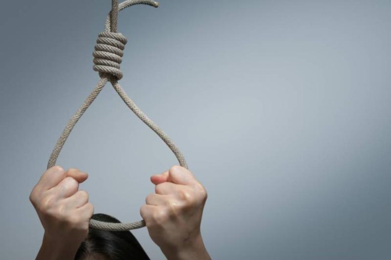 فتاة تنهي حياتها شنقا داخل منزلها بالفيوم