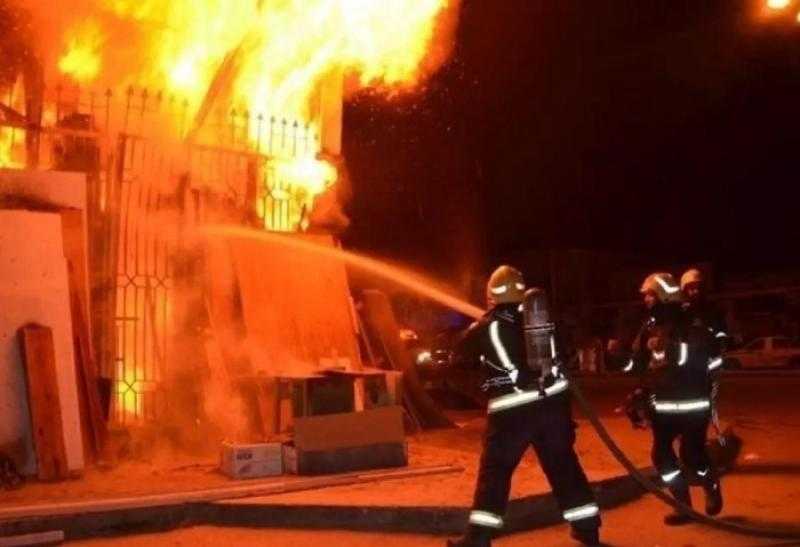 إصابة 3 أشخاص في حريق محل بسوهاج