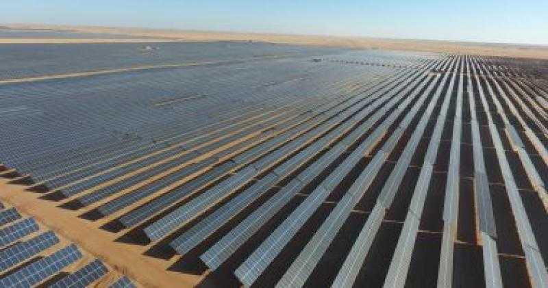 مشروعات الطاقة الشمسية في أسوان تضيف 2000 ميجاوات للشبكة القومية