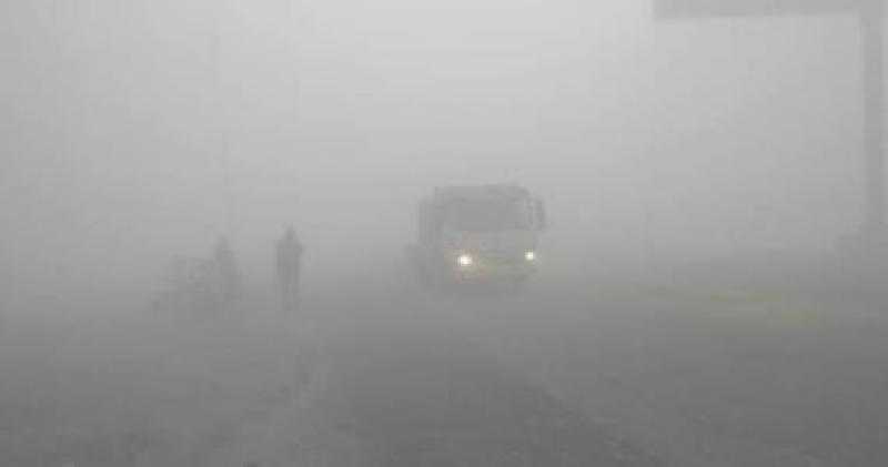 نصائح قيادة السيارات أثناء الشبورة المائية وتجنب حوادث الطرق