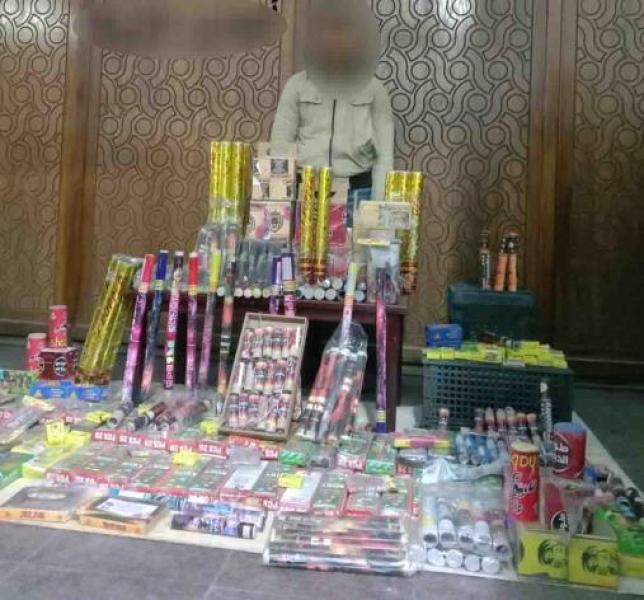 ضبط عاطل للإتجار فى الألعاب النارية بالاسكندرية 