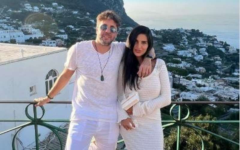 هشام ماجد وزوجته
