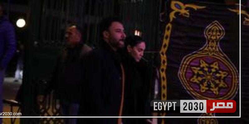 أول ظهور بعد خطبتهما.. مي فاروق ومحمد العمروسي يقدمان واجب العزاء في والدة لطيفة