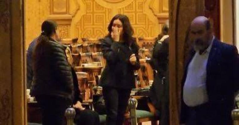 لطيفة تتصدر التريند بعد تلقيها عزاء والدتها
