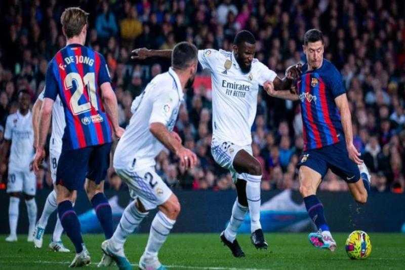 كلاسيكو الأرض: موعد مباراة برشلونة وريال مدريد في السوبر الإسباني والقنوات الناقلة