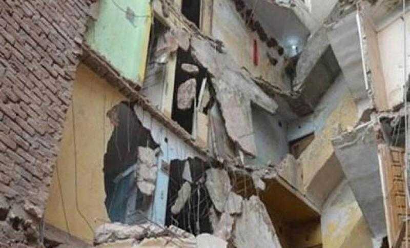 انهيار عقار مكون من 3 طوابق بالسيدة زينب