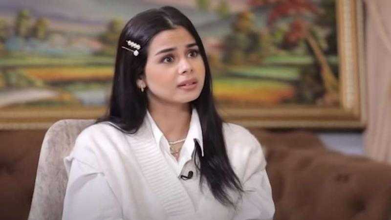 بعد خضوع والدتها لعملية جراحية.. منة عرفة: «ماما خرجت بخير وشكرا لكل حد دعالها»