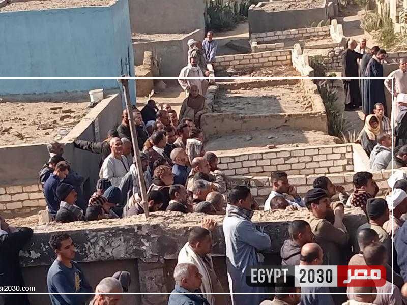 ماتت بعد ابنها بنصف ساعة حزنا عليه.. تشييع جنازة أم ونجلها بالفيوم (صور)