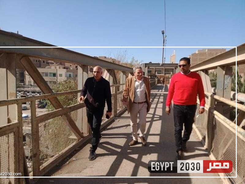 إصلاح كسر بسور الكوبري العلوي بأبوقرقاص وأعطال الإنارة بقرية البهنسا بالمنيا
