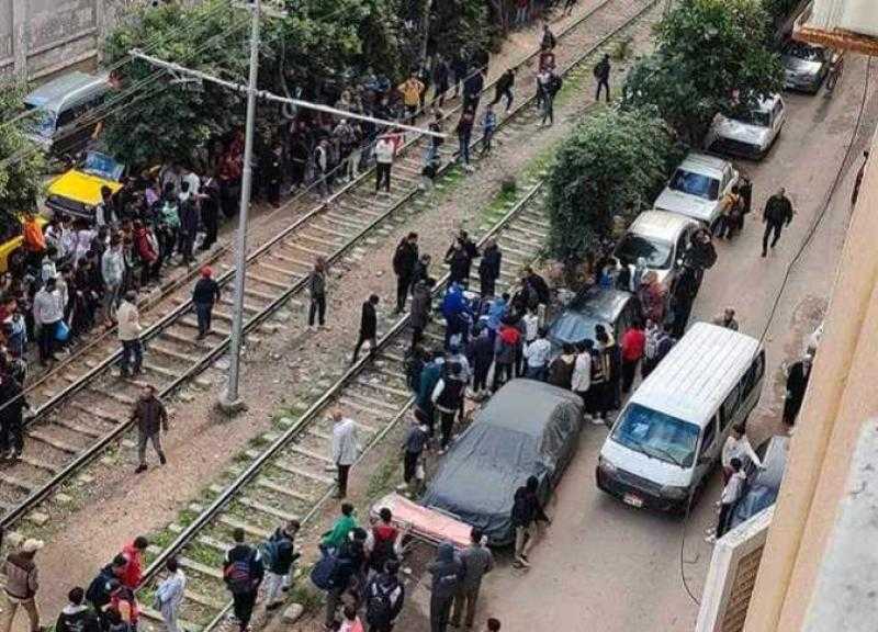 مصرع وإصابة طالبين إثر سقوطهما من ترام الإسكندرية