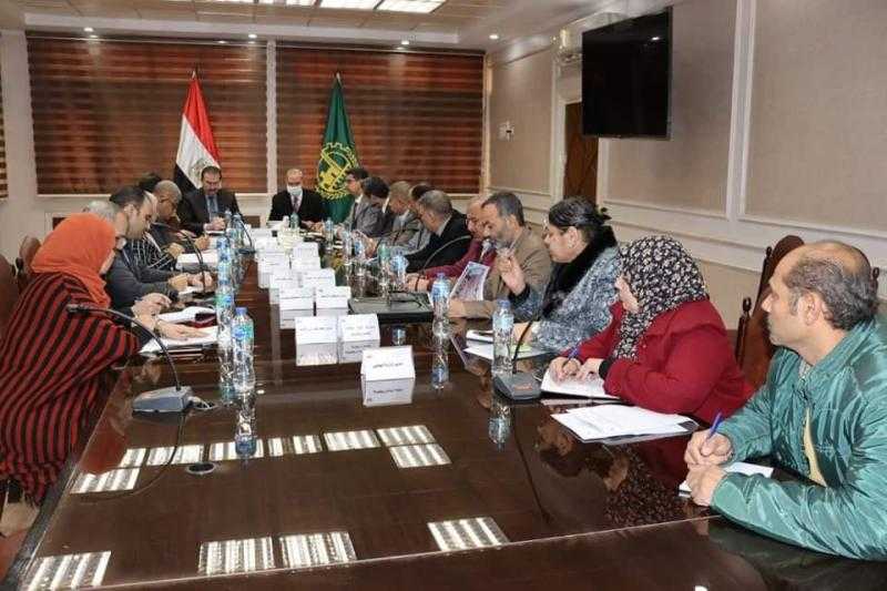 محافظ القليوبية يبحث إنشاء 2 كوبري مشاة على محور العصار بحي شرق شبرا الخيمة