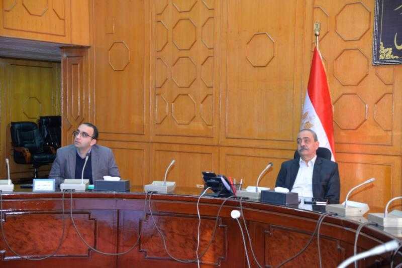 محافظ الإسماعيلية يوجه بعودة خطوط النقل من وإلى سوق السمك الجديد