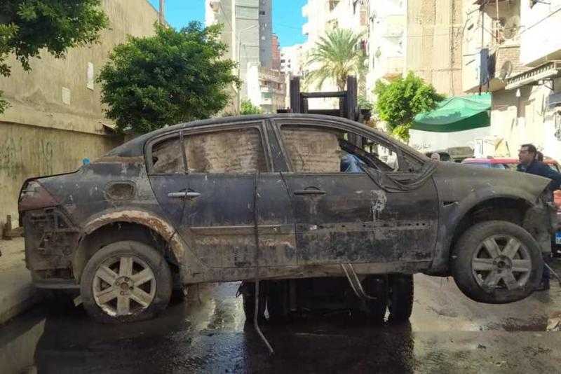 المرور يواصل حملاته لرفع السيارات المتهالكة بشوارع المحافظات