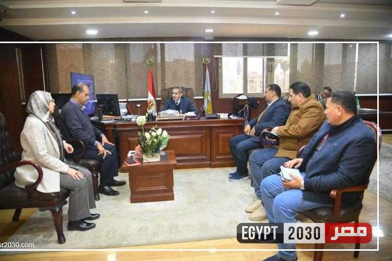 محافظ الغربية يناقش الموقف التنفيذي لمشروعات الرصف والتطوير بطنطا