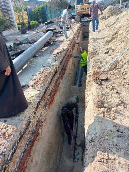 محافظ الإسماعيلية يتابع بدء أعمال الإحلال والتجديد لخطوط الصرف الصحي بمنطقة الدوحة
