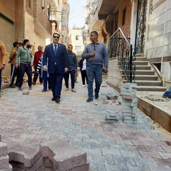 البدء في تركيب بلاط الإنترلوك بشوارع حي غرب سوهاج