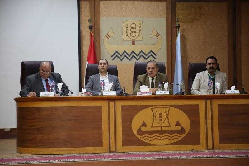 غلق جميع المحاجر المخالفة غير المرخصة وإيقاف نقل أي مواد بناء بدون تصريح بكفر الشيخ