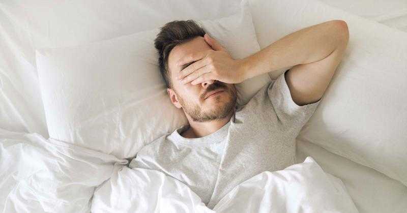 تبني الجسم يوميًا.. كيف تتخلص من الطاقة السلبية قبل النوم في 3 خطوات فقط؟
