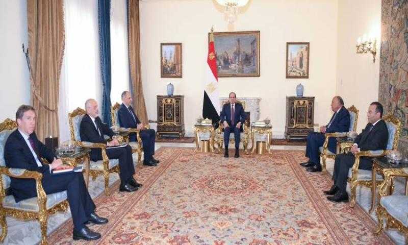 السيسي يلتقي وزير خارجية اليونان ويشيد بالعلاقات الثنائية المتميزة