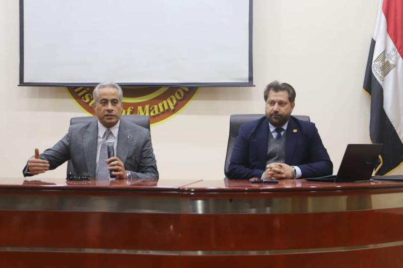 وزير العمل 