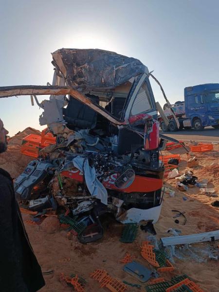 مصرع وإصابة 13 شخصا .. ارتفاع عدد ضحايا حادث طريق الواحات البحرية «صور»