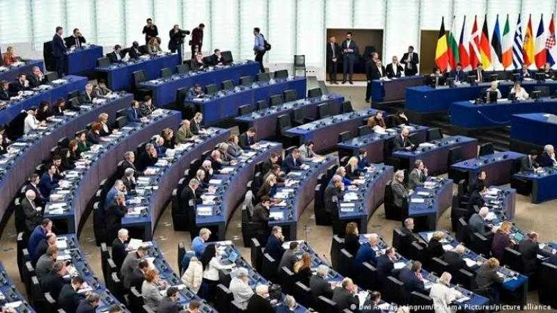 البرلمان الأوروبي يعتمد قرارا يحض على تشكيل مهمة بحرية لحماية الملاحة في البحر الأحمر