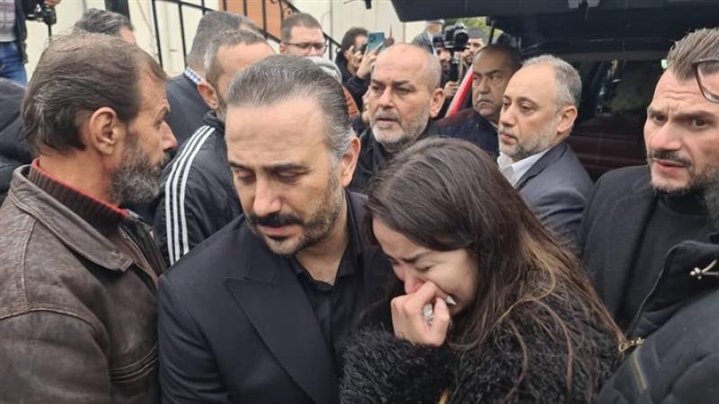 انهيار قصي خولي بجنازة والده