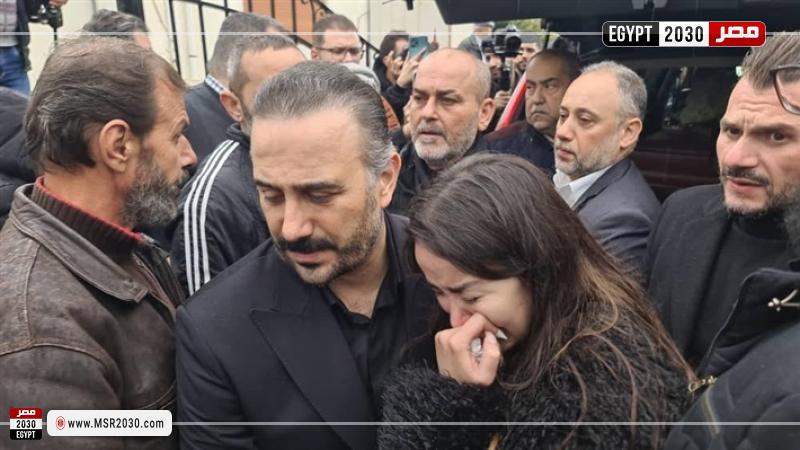 انهيار قصي خولي بجنازة والده