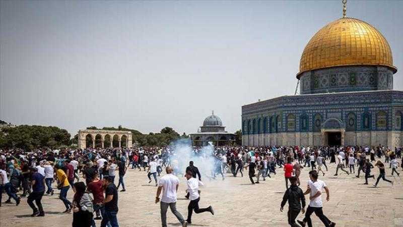 قوات الاحتلال تنتشر في حي وادي الجوز بالقدس المحتلة وتعتدي على المصلين