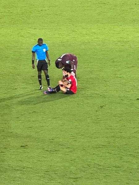 ليفربول يتابع آخر تطورات إصابة محمد صلاح مع منتخب مصر