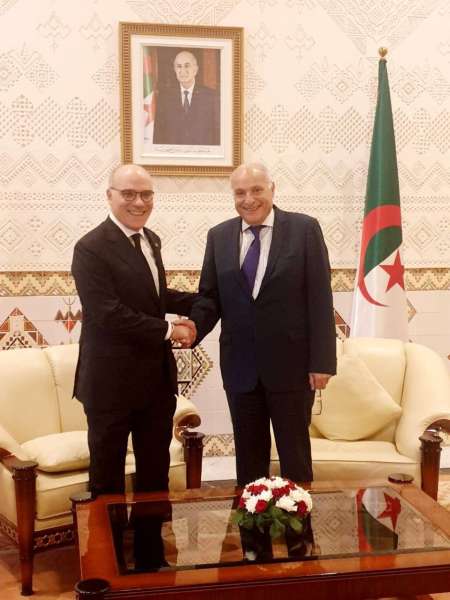 وزير الشؤون الخارجية التونسي مع وزير الخارجية الجزائري