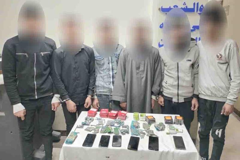 سقوط تشكيل عصابى لاختراق صفحات الفيس بوك