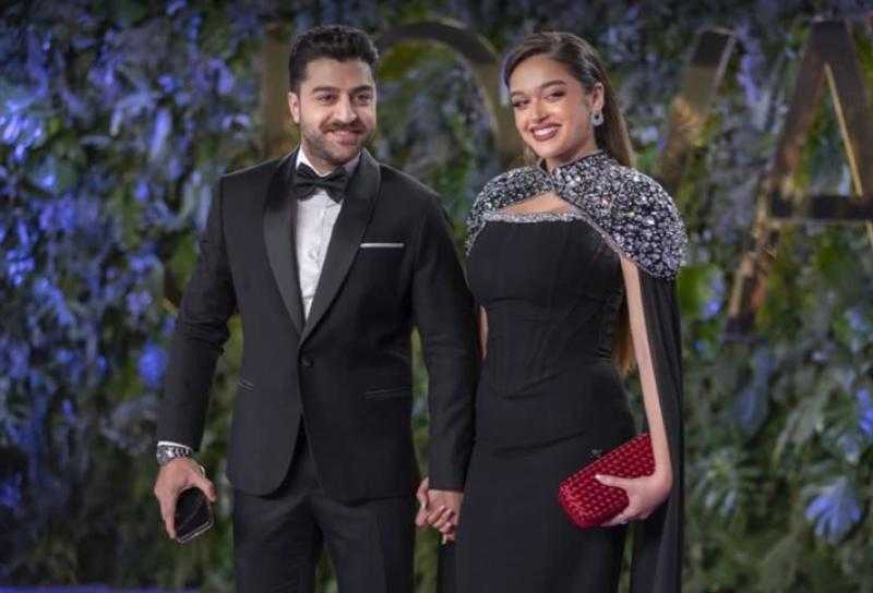 نور إيهاب وخطيبها يحضران حفل joy awards