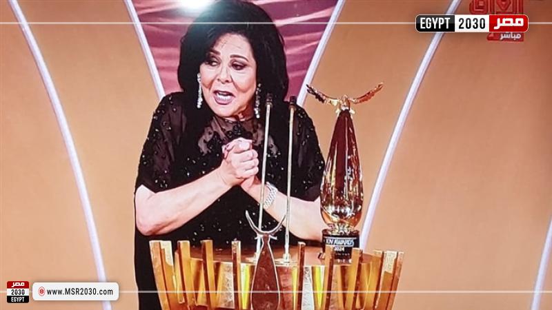 منح إسعاد يونس جائزة الإنجاز مدى الحياة بحفل joy awards