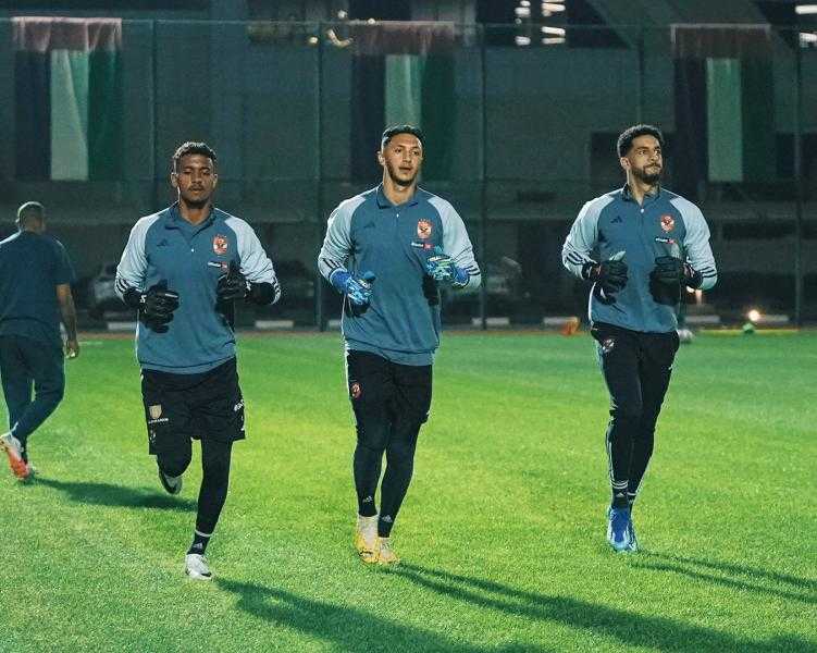 مران متنوع لثلاثي حراس مرمى الأهلي في معسكر الإمارات