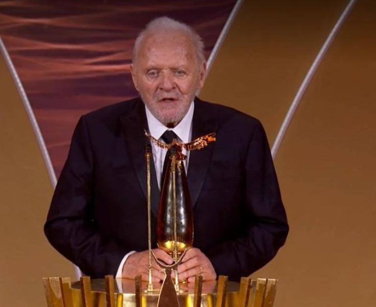أنتوني هوبكنز يحصد جائزة الإنجاز مدى الحياة في حفل joy awards بالسعودية